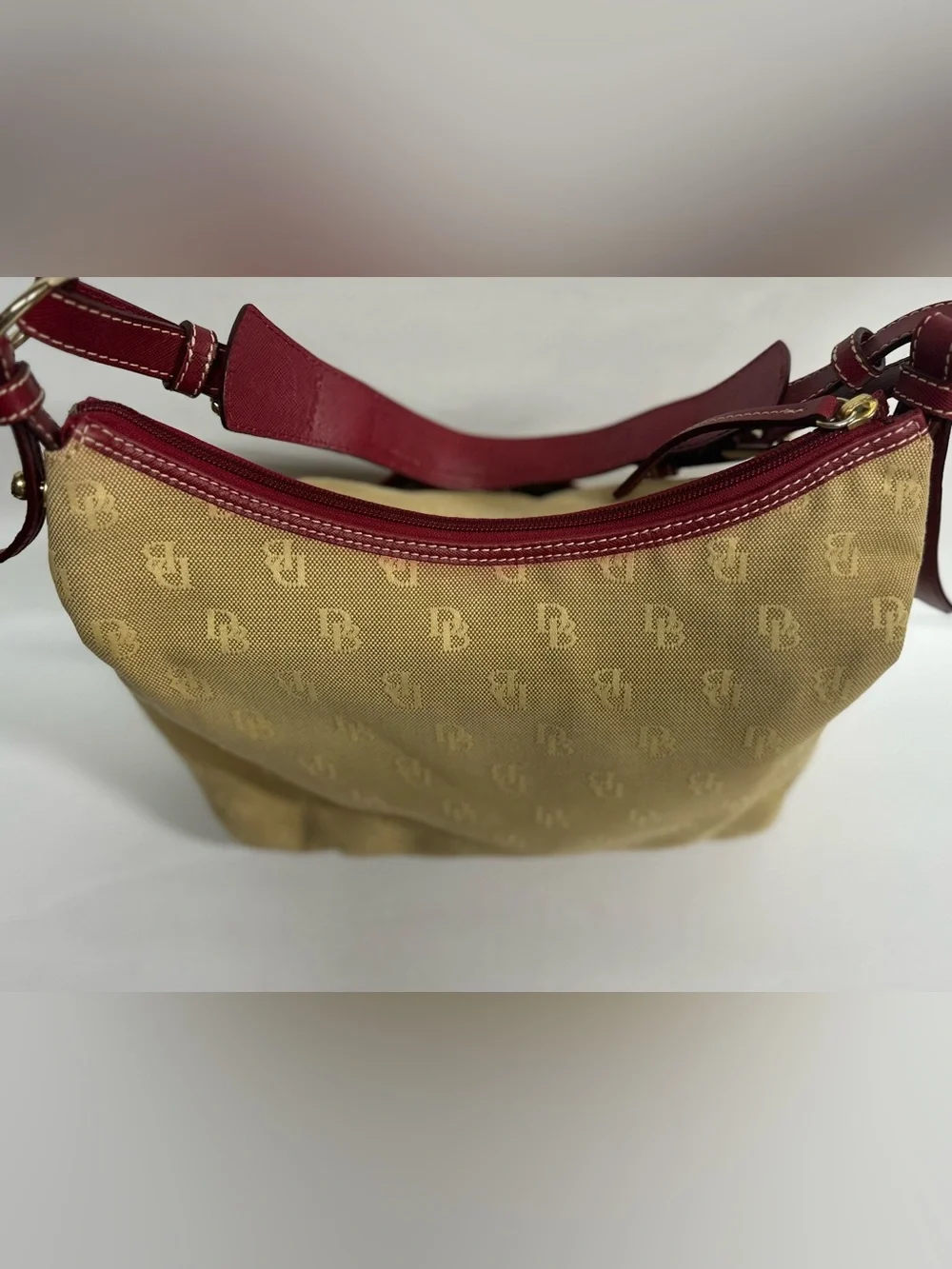 Dooney & Bourke classic dooney